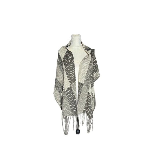 Handmade Mudcloth Ruana Gray and Black Geometric Handwoven Shawl Malian Bogolan - Picture 2 of 6